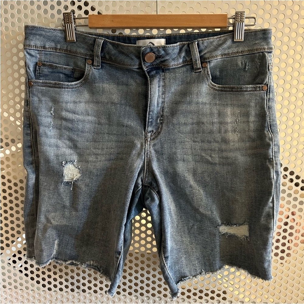 Jordache Blue Denim Jean Shorts Partially Distressed Size 12 Inseam 9” GUC